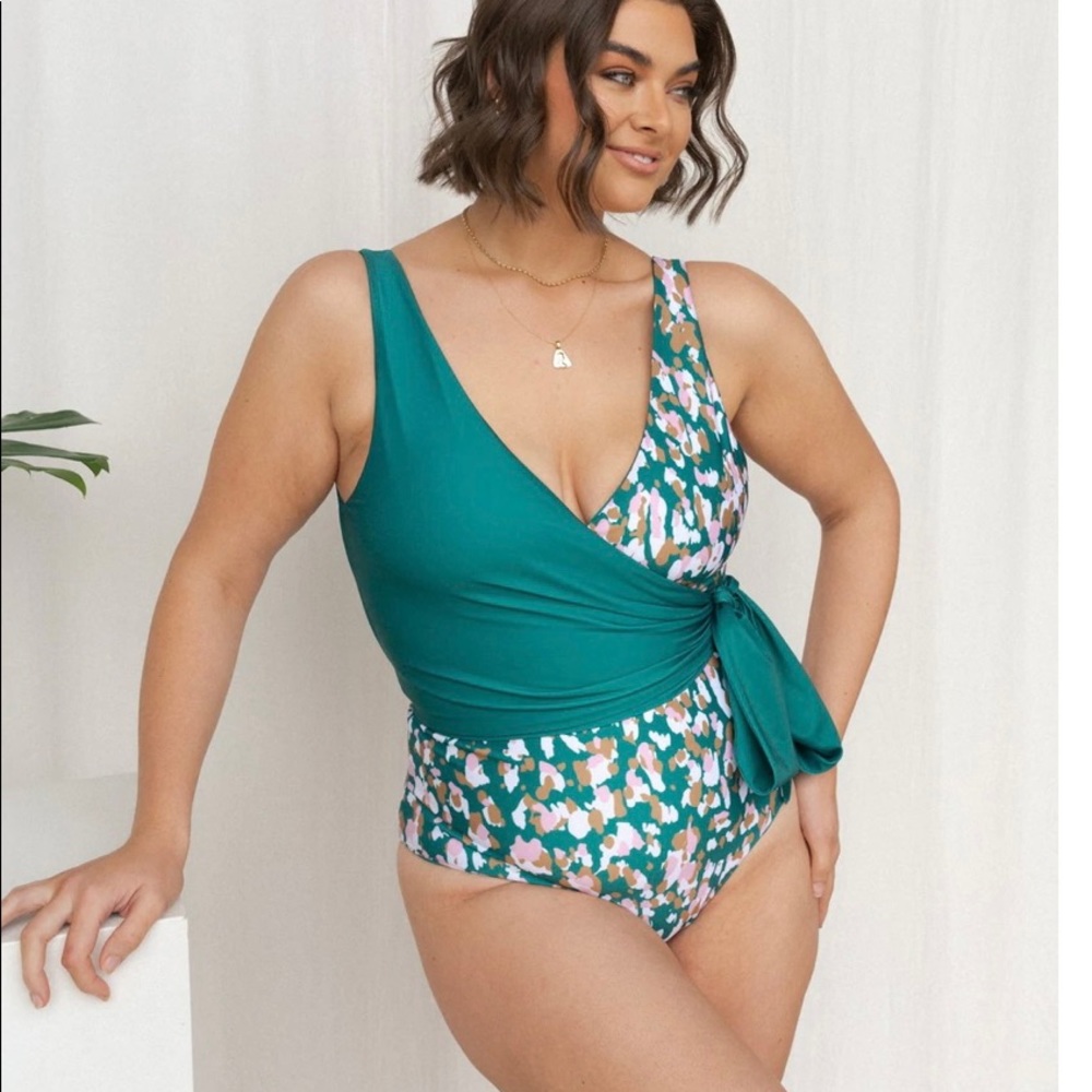 Baiia Reversible Wrapsuit